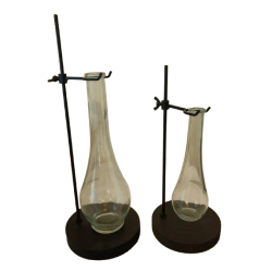 Vase p� stativ