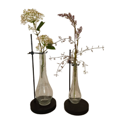 Vase p� stativ
