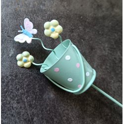 Spand med blomster p pind grn