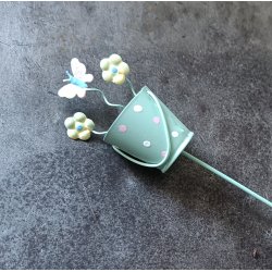 Spand med blomster p pind grn