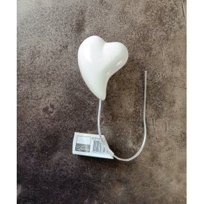 Keramik hjerter p� tr�d hvid