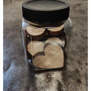 Tr� hjerter i b�tte