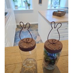 Glas krukke med p�skehare l�g