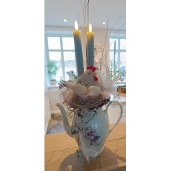 H�ne p� rede blomster